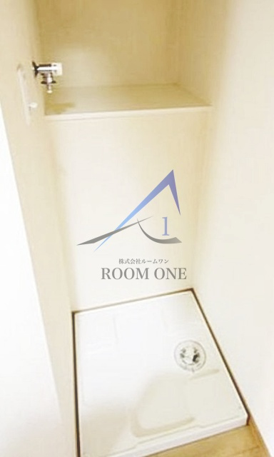 リクレイシア西横浜の設備|洗濯機置き場です。