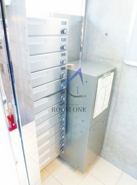 ヴェリテ東松原のその他共用部分|集合ポストです。宅配ボックスです。