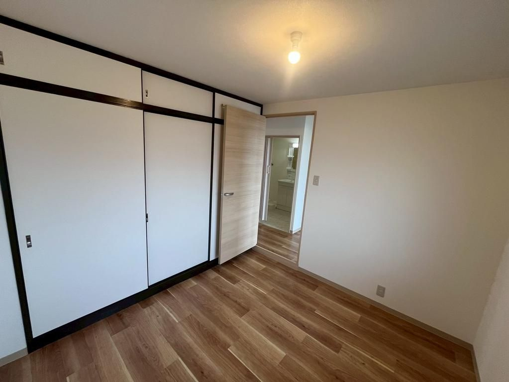 ニードハイツの洋室