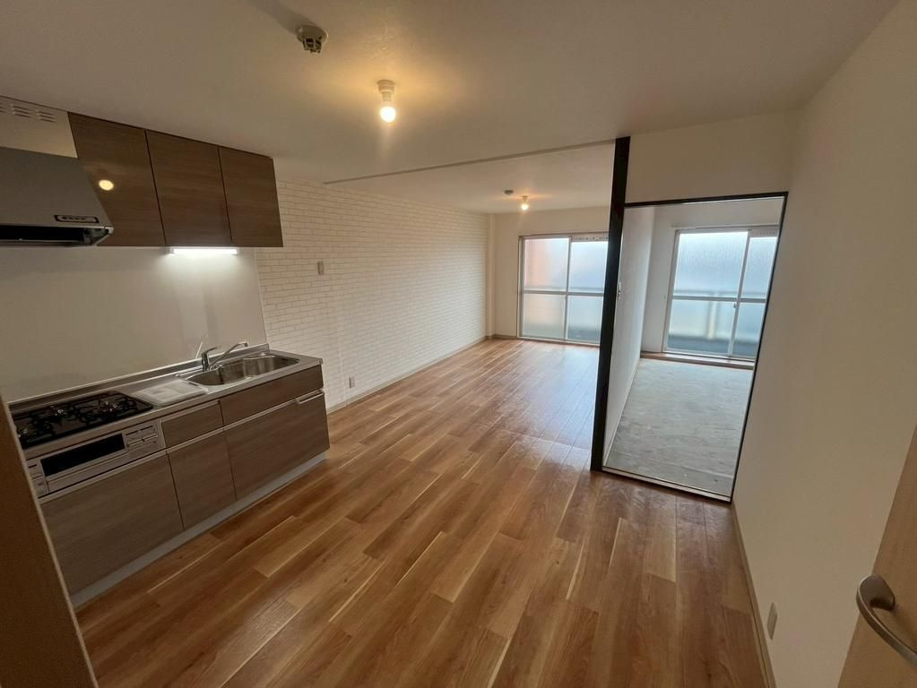 ニードハイツの居間・リビング