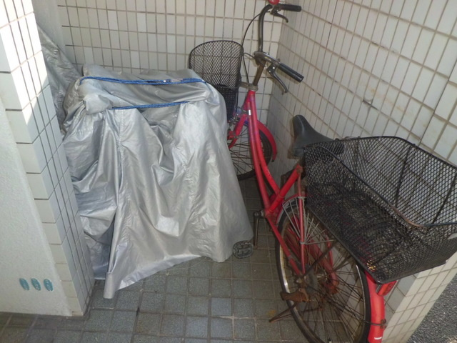 ジュネス六甲道の駐車場
