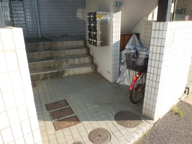 ジュネス六甲道のエントランス