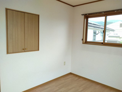 【洋室】 | 岡谷市長地小萩1丁目 中古住宅⑤ | 2階洋室 5.75帖