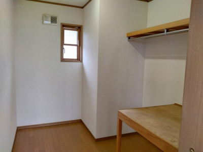 【収納】 | 岡谷市長地小萩1丁目 中古住宅⑤ | 2階 ウォークインクローゼット