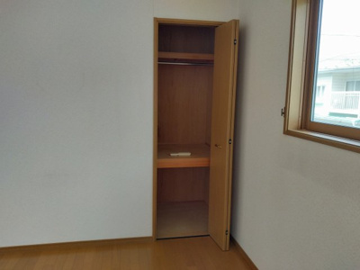 【内装】 | 岡谷市長地小萩1丁目 中古住宅⑤ | 2階洋室　収納