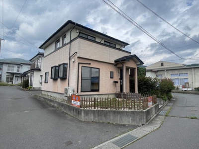 【外観】 | 岡谷市長地小萩1丁目 中古住宅⑤ | 外観と前面道路