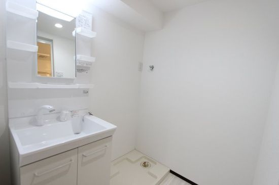 レジデンス光和Ⅱの独立洗面台|朝の支度にも助かる、独立の洗髪洗面化粧台