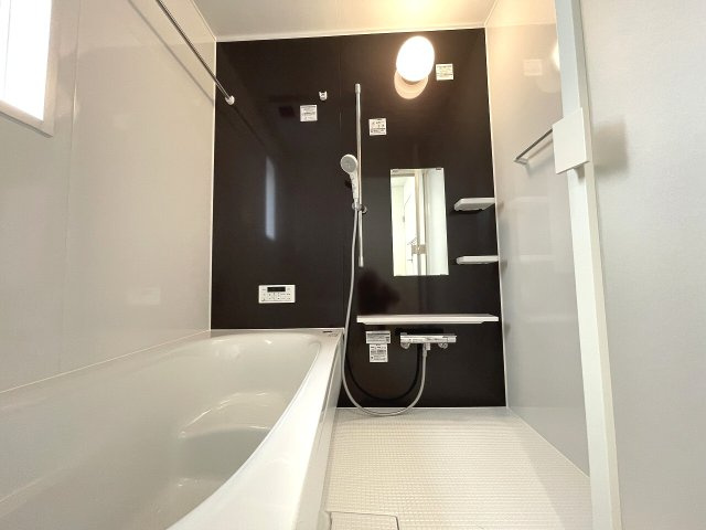 【浴室】 | 和光市南1丁目　新築一戸建住宅　限定1棟（成増店） | 1坪タイプ採用の広々浴室採用。心身ともに一日の疲れを癒しましょう☆
