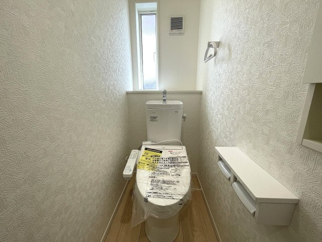 【トイレ】 | 和光市南1丁目　新築一戸建住宅　限定1棟（成増店） | 1階、2階それぞれにあるため、忙しい朝の時間帯のトイレ競争も安心です。
