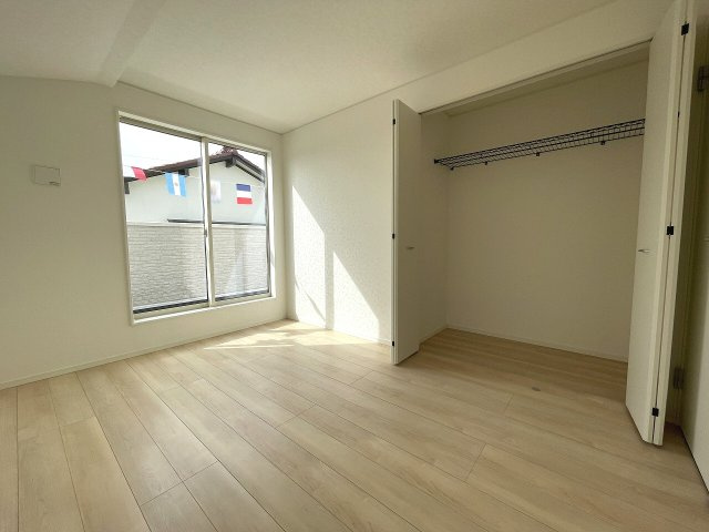 【洋室】 | 和光市南1丁目　新築一戸建住宅　限定1棟（成増店） | 6帖の主寝室。5帖の洋室からとバルコニーにダブルアクセス可能。