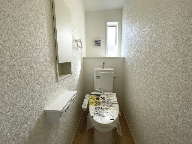 【トイレ】 | 和光市南1丁目　新築一戸建住宅　限定1棟（成増店） | 1階、2階それぞれにあるため、忙しい朝の時間帯のトイレ競争も安心です。