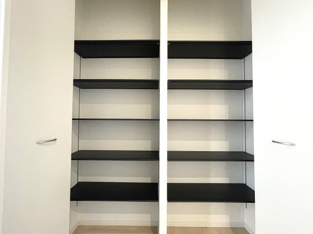 【玄関】 | 和光市南1丁目　新築一戸建住宅　限定1棟（成増店） | シューズクローク内部の様子。