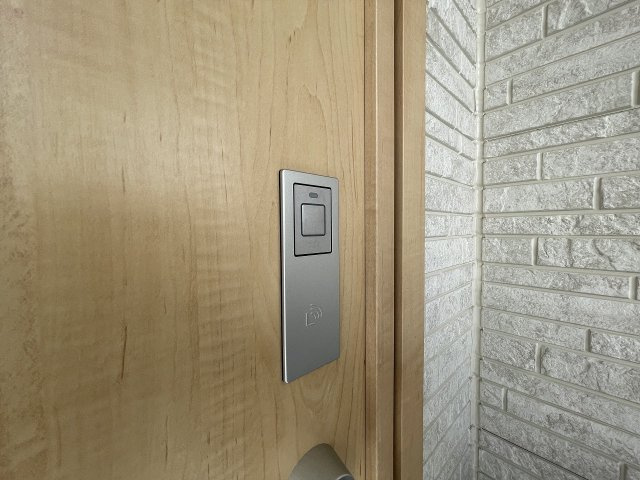 【その他】 | 和光市南1丁目　新築一戸建住宅　限定1棟（成増店） | 鍵をかばんに入れたままタッチするだけで施錠・解錠が可能なスマートキーシステム
