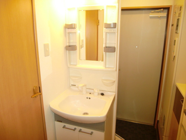 グラーツィア東灘の洗面所|独立洗面台