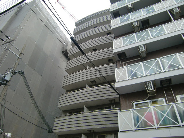 グラーツィア東灘の外観