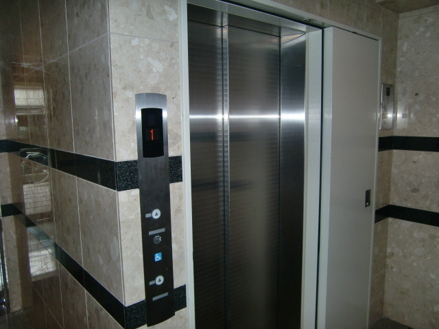 グラーツィア東灘のエントランス|エレベーター