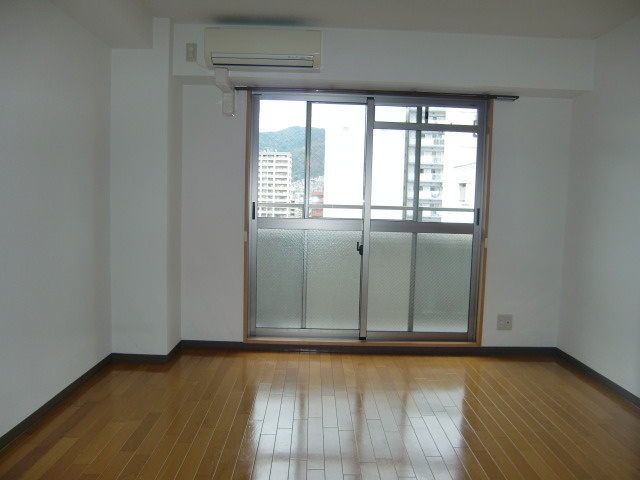 グラーツィア東灘の居間・リビング