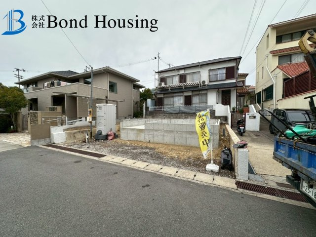 「LDKは広々約18帖」「南向きバルコニー」　塩屋町6丁目