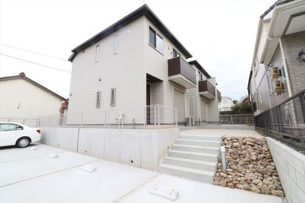 潮見が丘2丁目戸建賃貸の駐車場