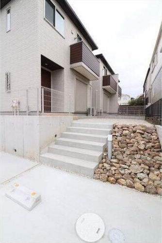 潮見が丘2丁目戸建賃貸のエントランス