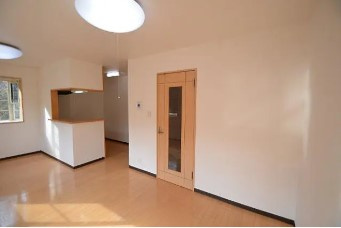 岐阜県多治見市　一棟アパートの居間・リビング