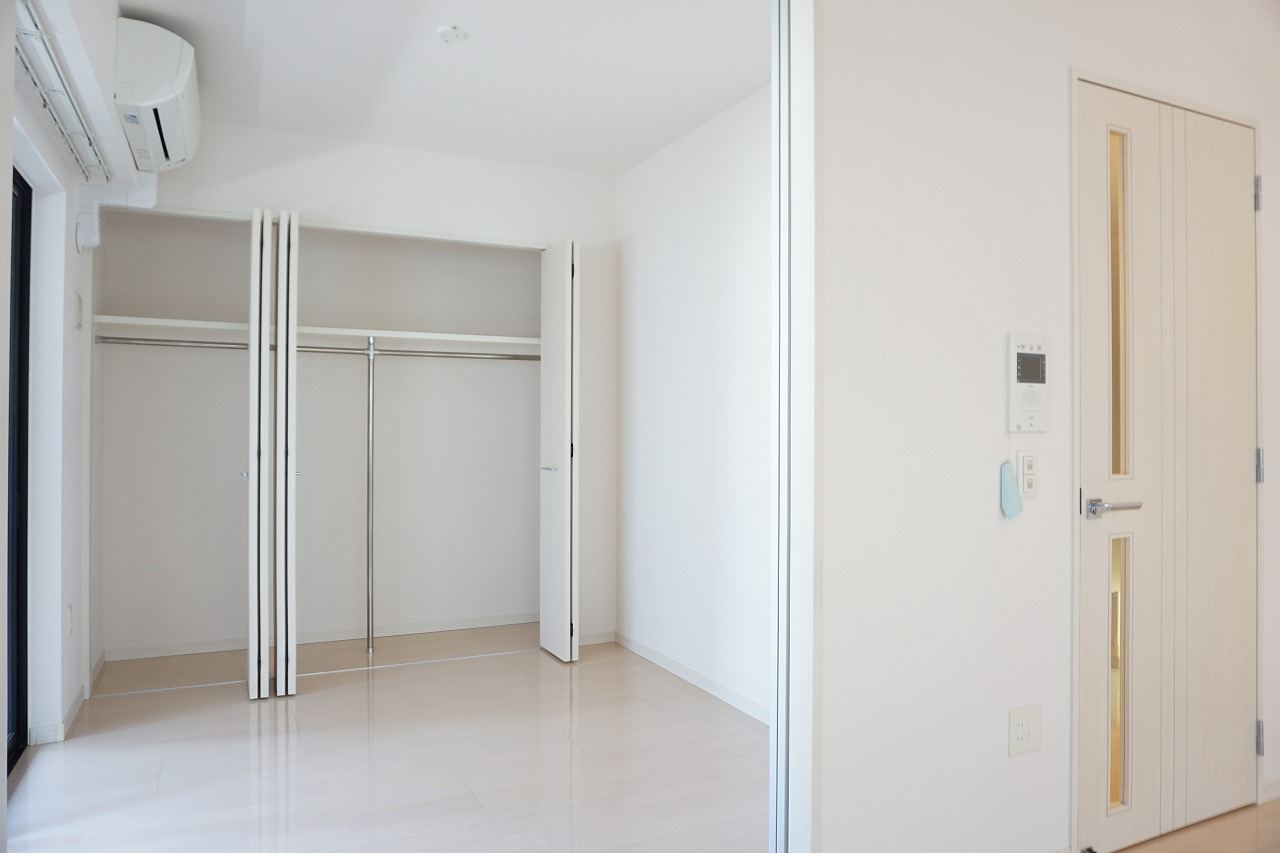 新品家具付きマンション下川端町16(KaGood福岡)の居間・リビング