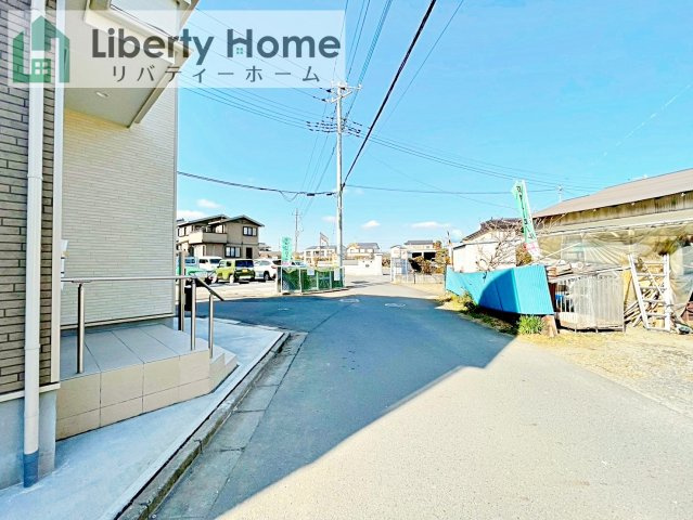 水戸市内原町984番　新築戸建　A号棟の前面道路含む現地写真