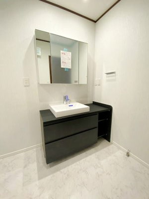 【独立洗面台】 | 綾瀬市綾西四丁目戸建 | 朝の支度にも助かる、独立の洗髪洗面化粧台