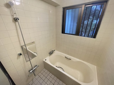 【浴室】 | コミュニティハウス嘉数 | J号室　ゆったり入れるお風呂です♪