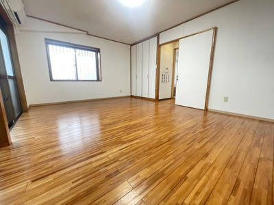 【洋室】 | コミュニティハウス嘉数 | J号室　洋室11.6帖＋収納付き♪