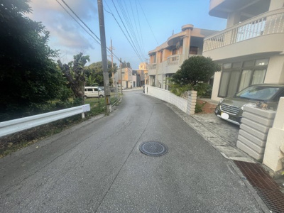 【その他】 | コミュニティハウス嘉数 | ※建物へ続く道路♪