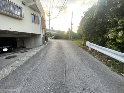 【その他】 | コミュニティハウス嘉数 | ※建物へ続く道路♪