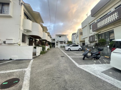 【その他】 | コミュニティハウス嘉数 | ※建物へ続く道路♪