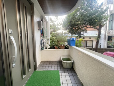 【玄関】 | コミュニティハウス嘉数 | J号室　十分な広さの玄関です♪