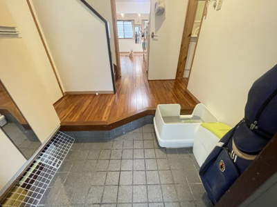 【玄関】 | コミュニティハウス嘉数 | J号室　十分な収納付き玄関♪