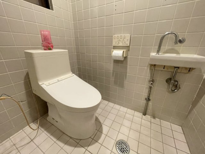 【トイレ】 | コミュニティハウス嘉数 | J号室　温水洗浄便座♪独立型手洗い場付き♪