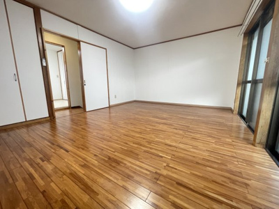 【洋室】 | コミュニティハウス嘉数 | J号室　洋室11.6帖＋収納付き♪