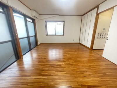 【洋室】 | コミュニティハウス嘉数 | J号室　洋室11.6帖＋収納付き♪