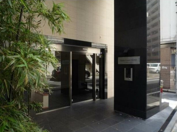 グレイスコート上野のエントランス