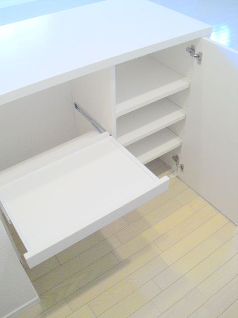 ラ　プラージュの収納|便利な収納付キッチンカウンター