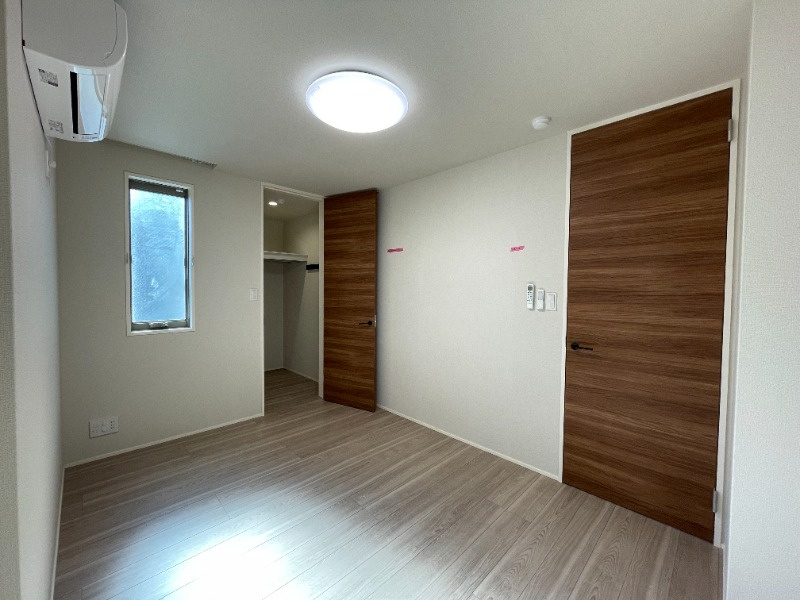 プレミアス上野毛の寝室|ウォークインクローゼット付き♪