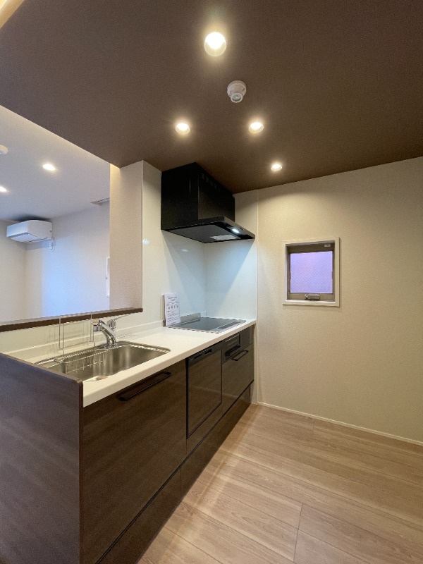 プレミアス上野毛のキッチン|小窓付き♪