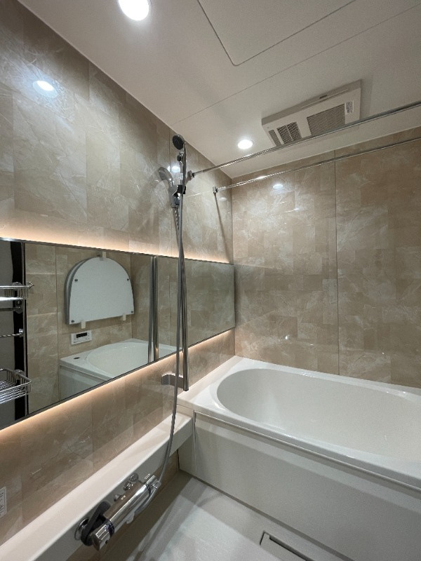 プレミアス上野毛の浴室|浴室乾燥・追い焚き設備あり♪