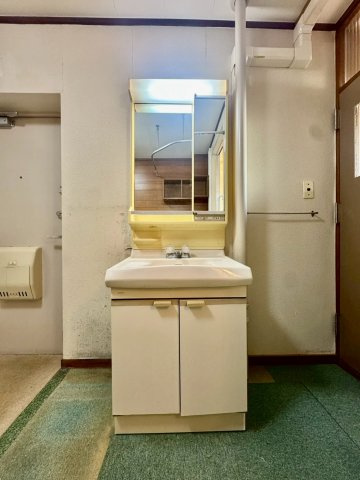 香里三井F住宅83号棟の独立洗面台