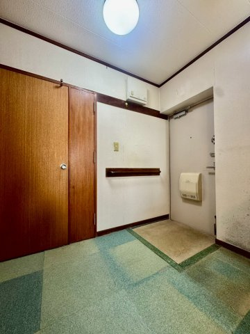 香里三井F住宅83号棟の玄関|リテラスハウジングはお客様のご期待に添えるよう信頼と実績を活かし、精一杯サポートを致します。