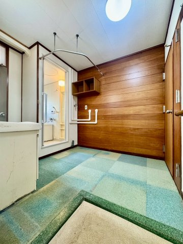 香里三井F住宅83号棟の玄関|当社では数多くの不動産情報を取り扱っております。どんな相談でも受付けておりますのでお気軽にご連絡ください。
