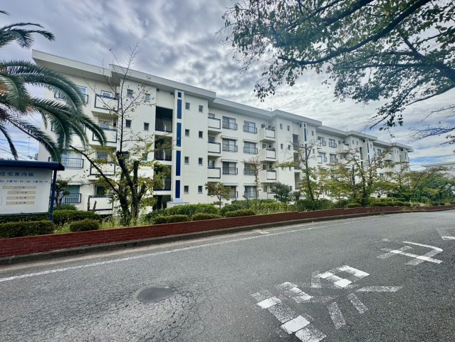 香里三井F住宅83号棟の外観|3LDK全居室収納付きのお部屋です。
室内きれいにお使いです！ぜひ一度お問い合わせください。