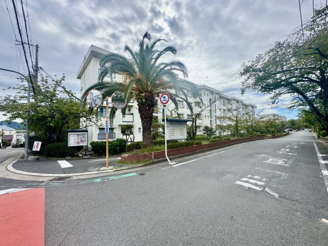 香里三井F住宅83号棟の外観