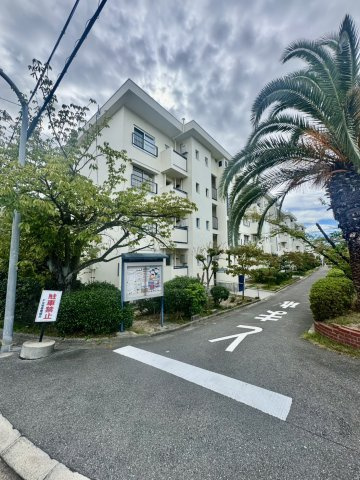 香里三井F住宅83号棟の外観