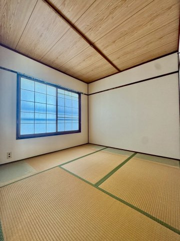 香里三井F住宅83号棟の和室|約4.5帖の和室。全室窓付きで通風良好です！
